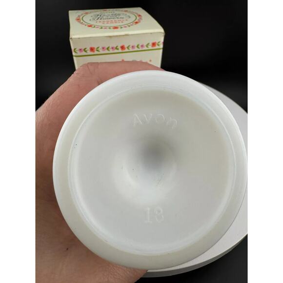 Vintage Avon Collectibles - Hearts and Flowers Candle - Picture 4 of 5